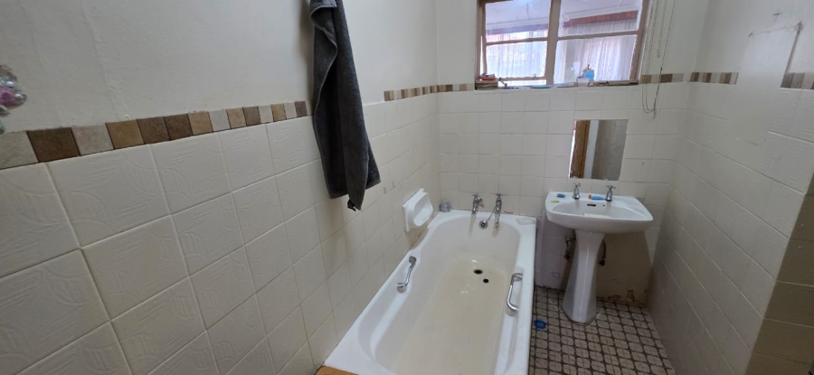 5 Bedroom Property for Sale in Elandia North West